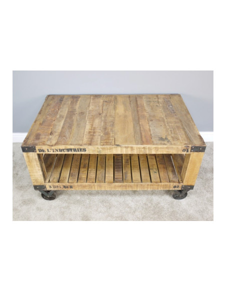 Table basse style indus en bois massif sur roues
