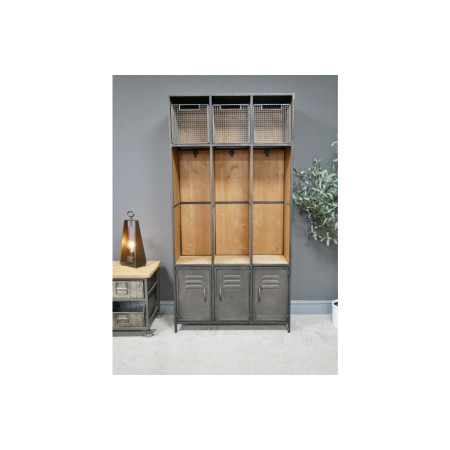 Vestiaire avec casiers et corbeilles...