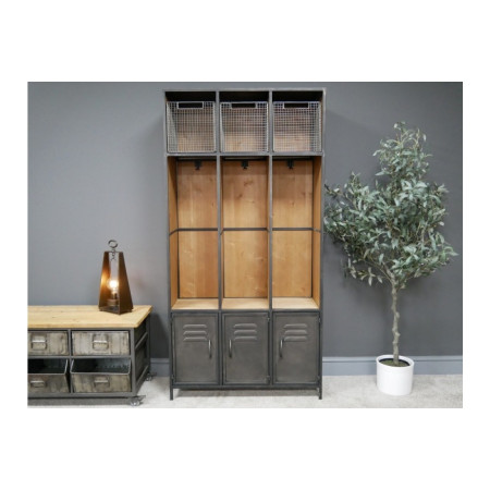 Vestiaire avec casiers et corbeilles...