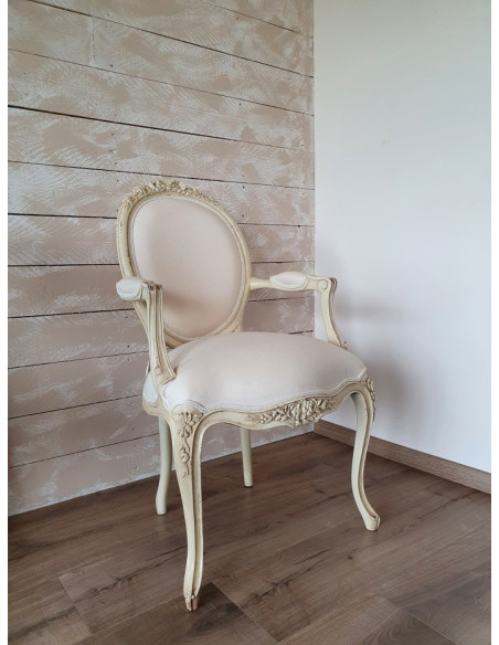Fauteuil en acajou finition vieillie crème Valbonne