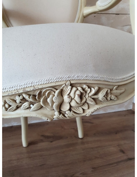 Fauteuil en acajou finition vieillie crème Valbonne