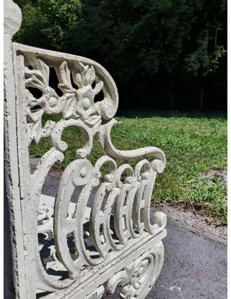 Banc de jardin en fonte blanc vieilli effet rouillé