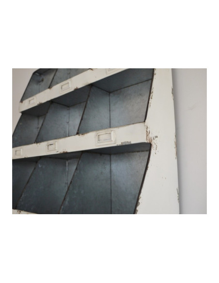 Casiers range courriers en métal blanc antique