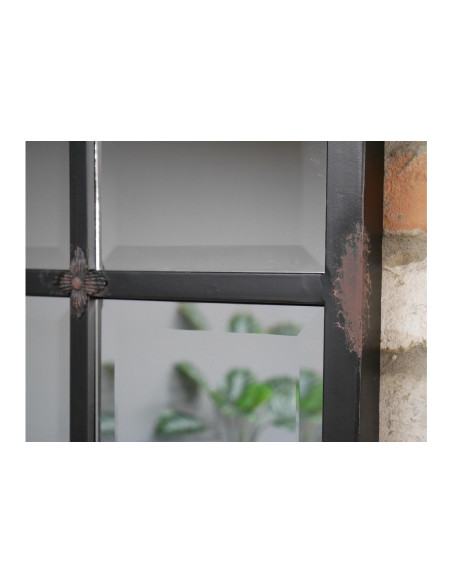 Grand miroir fenêtre en métal avec carreaux biseautés