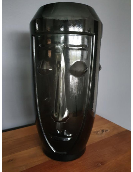 Vase minimaliste avec têtes