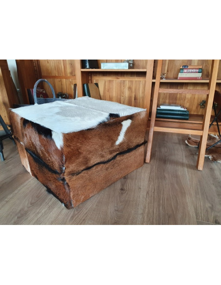 Grand pouf carré en poil de chèvre