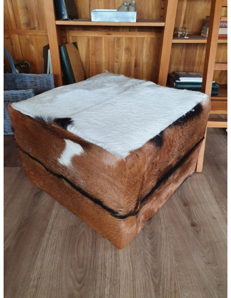 Grand pouf carré en poil de chèvre