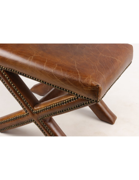 Pouf aux pieds croisés en cuir