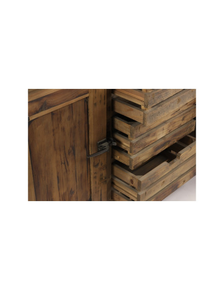 Buffet industriel avec cagettes