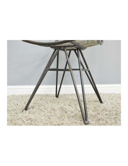 Chaise en métal style Indus