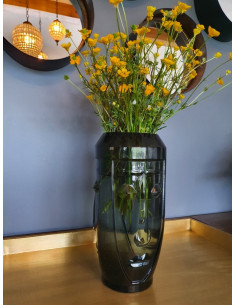 Vase minimaliste avec têtes 2