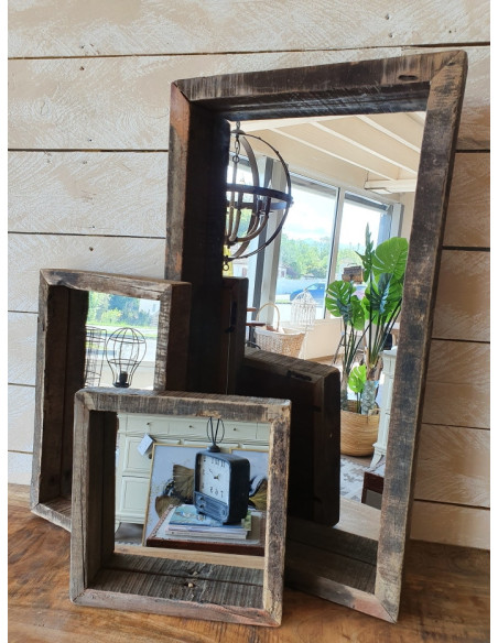 Miroir en bois rustique avec encadrement large
