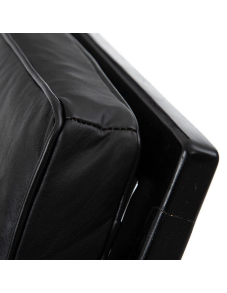 Fauteuil confortable noir en teck et cuir