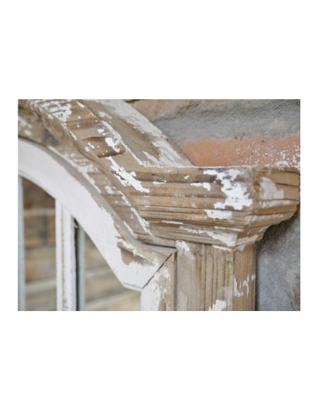 Miroir fenêtre chapeau de gendarme