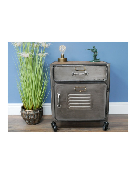 Table de chevet sur roulettes style indus