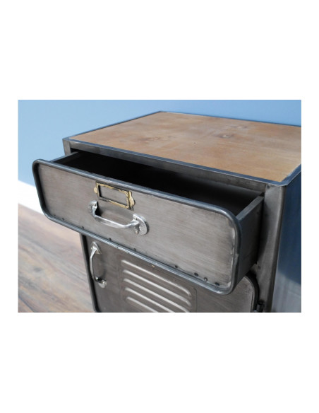 Table de chevet sur roulettes style indus