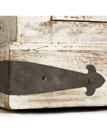 Bibliothèque sculptée avec patine antique