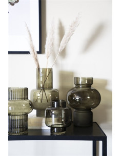 Vase design en verre vert