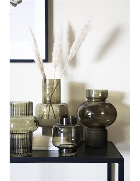 Vase design en verre vert