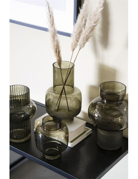 Vase design en verre vert