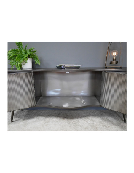 Buffet bas rétro métallique avec portes ondulées