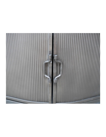 Buffet bas rétro métallique avec portes ondulées