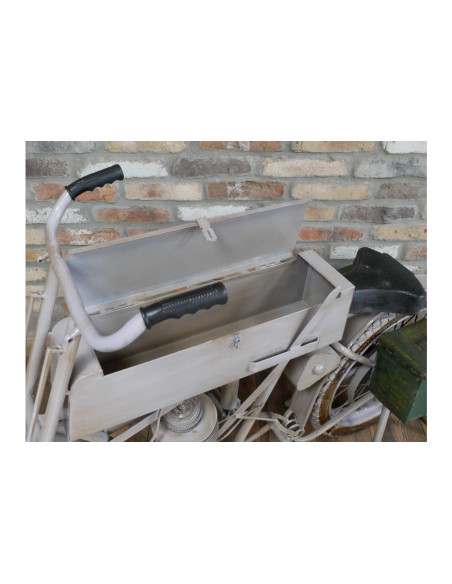 Rangement et décoration en forme de mobylette