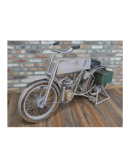 Rangement et décoration en forme de mobylette