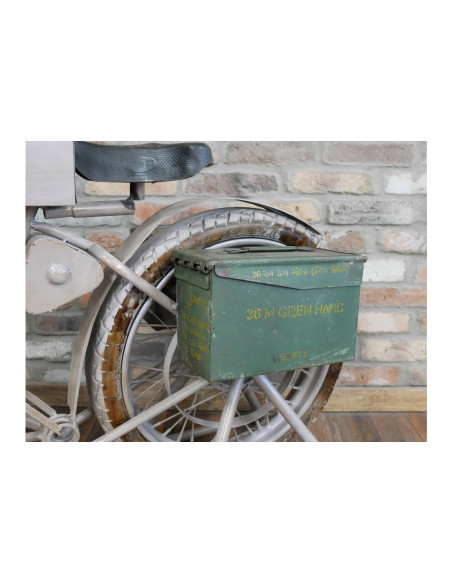 Rangement et décoration en forme de mobylette