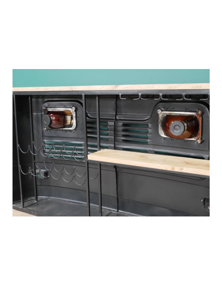 Bar comptoir en forme de calandre de vieux camion