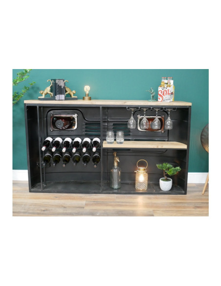 Bar comptoir en forme de calandre de vieux camion