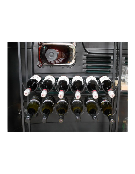 Bar comptoir en forme de calandre de vieux camion