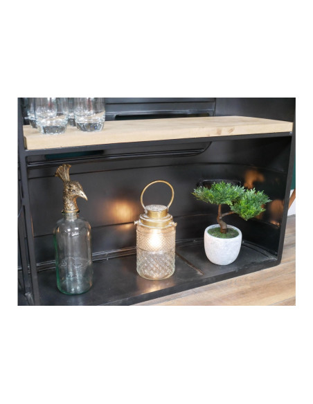 Bar comptoir en forme de calandre de vieux camion