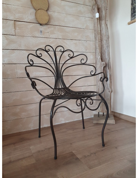 Fauteuil en forme de papillon en métal patine vieillie