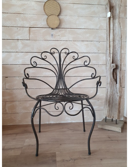 Fauteuil en forme de papillon en métal patine vieillie