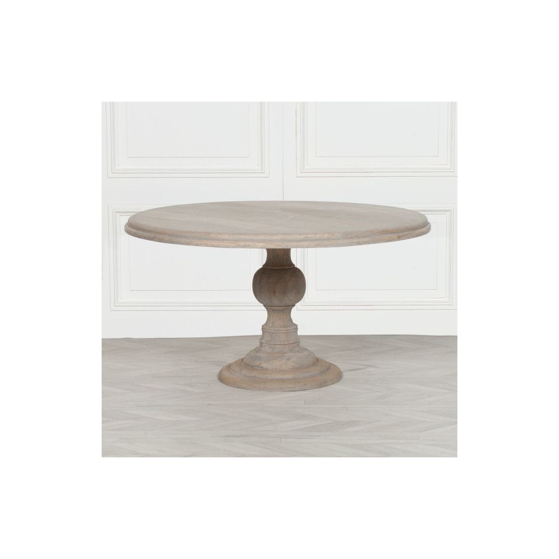 Table de salle à manger en cèdre blanc pied balustre