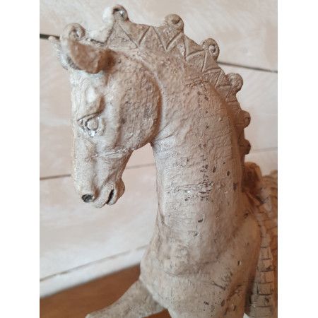 Cheval objet déco à la finition antique