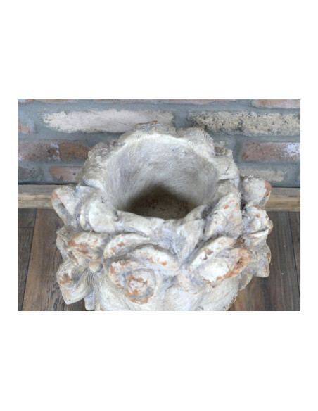 Vase tête de lion à la patine vieillie