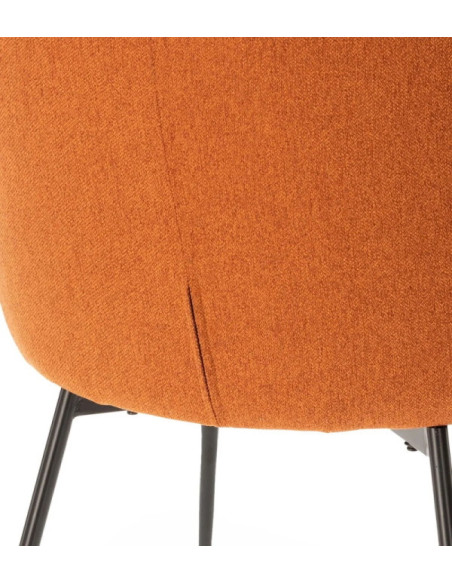 Fauteuil bas au dossier arrondi