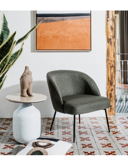 Fauteuil bas au dossier arrondi