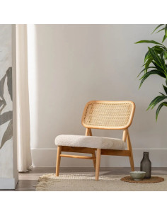 Fauteuil bas en bois clair...