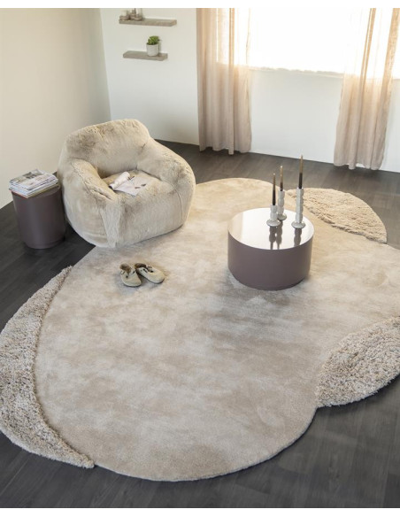 Fauteuil confortable cubique fausse fourrure Hug