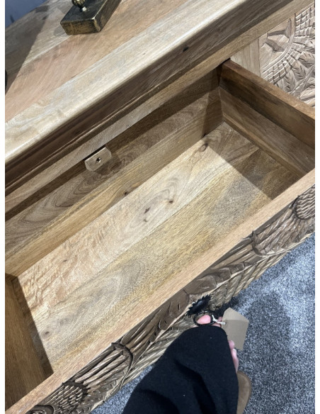 Commode en bois massif aux 6 tiroirs sculptés