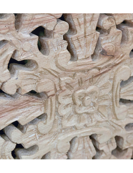 Armoire bois massif aux portes ajourées et sculptées