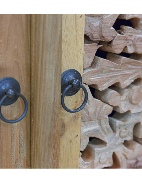 Armoire bois massif aux portes ajourées et sculptées