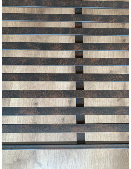 Banc de jardin en métal oxydé style vieilli