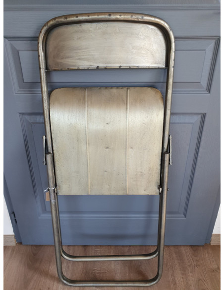 Chaise pliante en métal brossé de style Indus