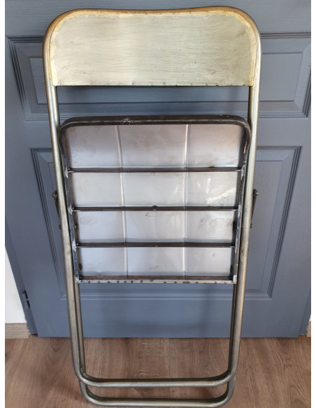 Chaise pliante en métal brossé de style Indus