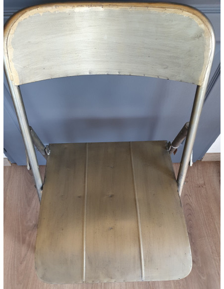 Chaise pliante en métal brossé de style Indus
