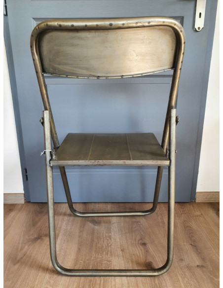 Chaise pliante en métal brossé de style Indus
